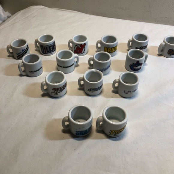 NHL Hockey Team Logo Mini Mugs Lot of 15 Bruins Oilers Kings Canucks Sharks - Picture 7 of 13